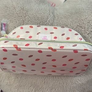 Stella & Dot Lips Make up Case